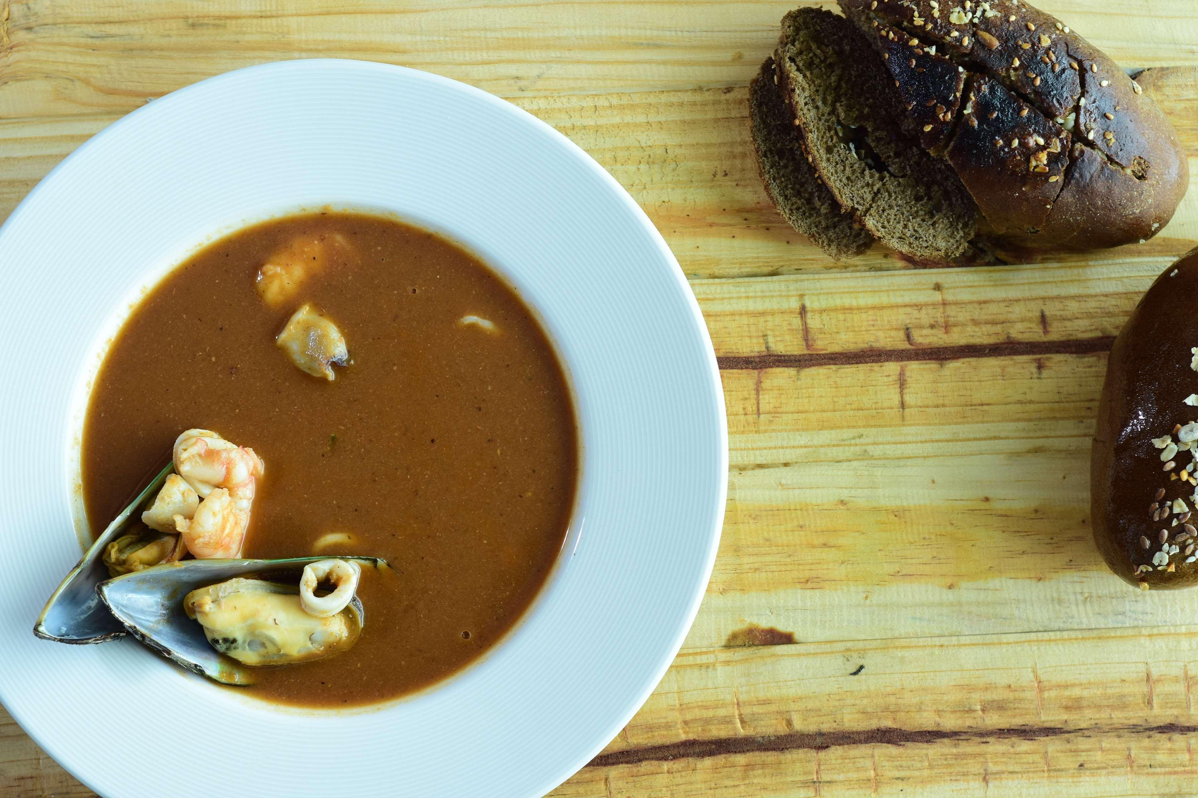 Hilton Mumbai International Airport Hotel Exterior foto A bowl of chowder with bread