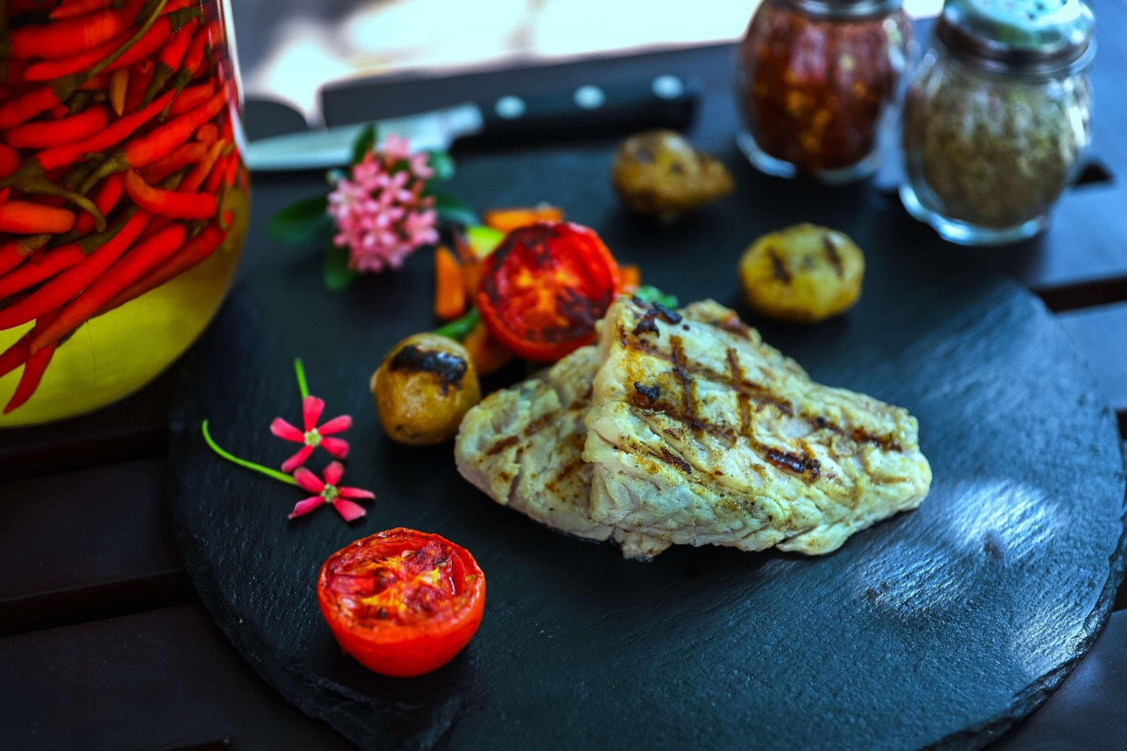 Hilton Mumbai International Airport Hotel Exterior foto Grilled halibut