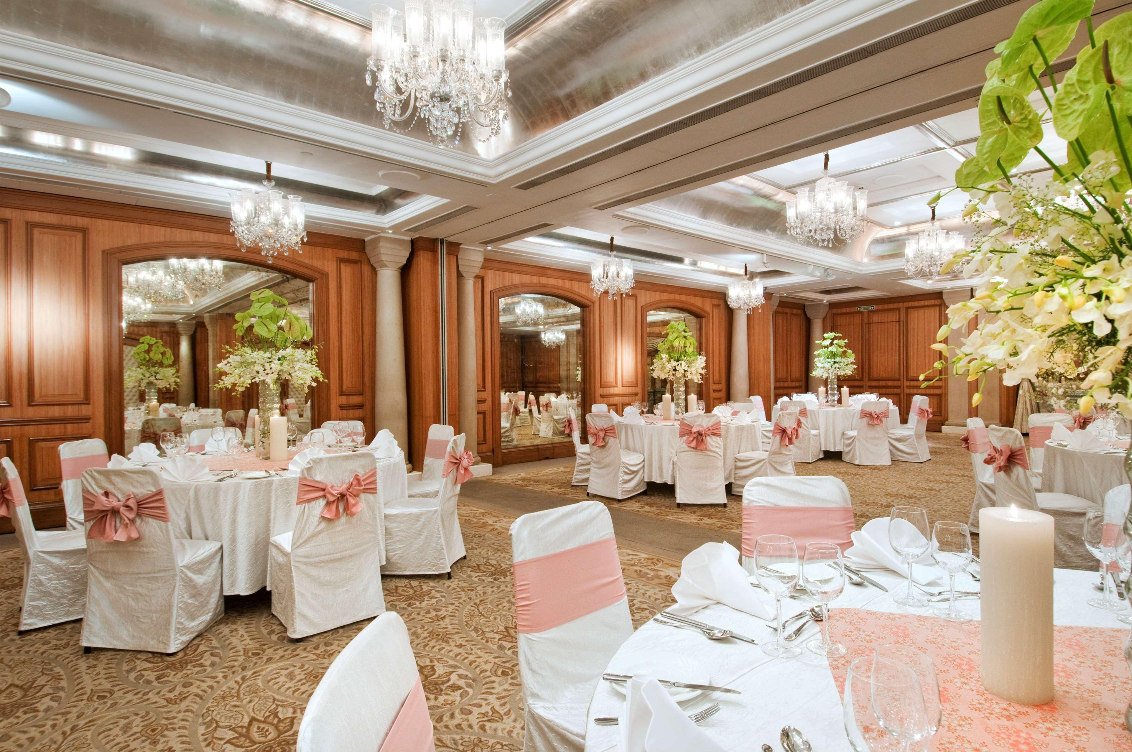 Hilton Mumbai International Airport Hotel Restaurant foto The ballroom at the Mandarin Oriental, Kuala Lumpur