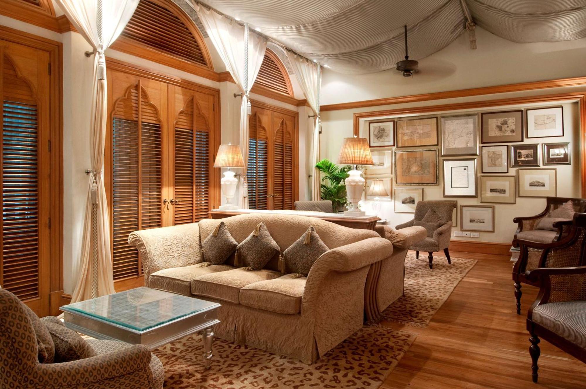 Hilton Mumbai International Airport Hotel Exterior foto The living room of a suite at the Mandarin Oriental, Bangkok