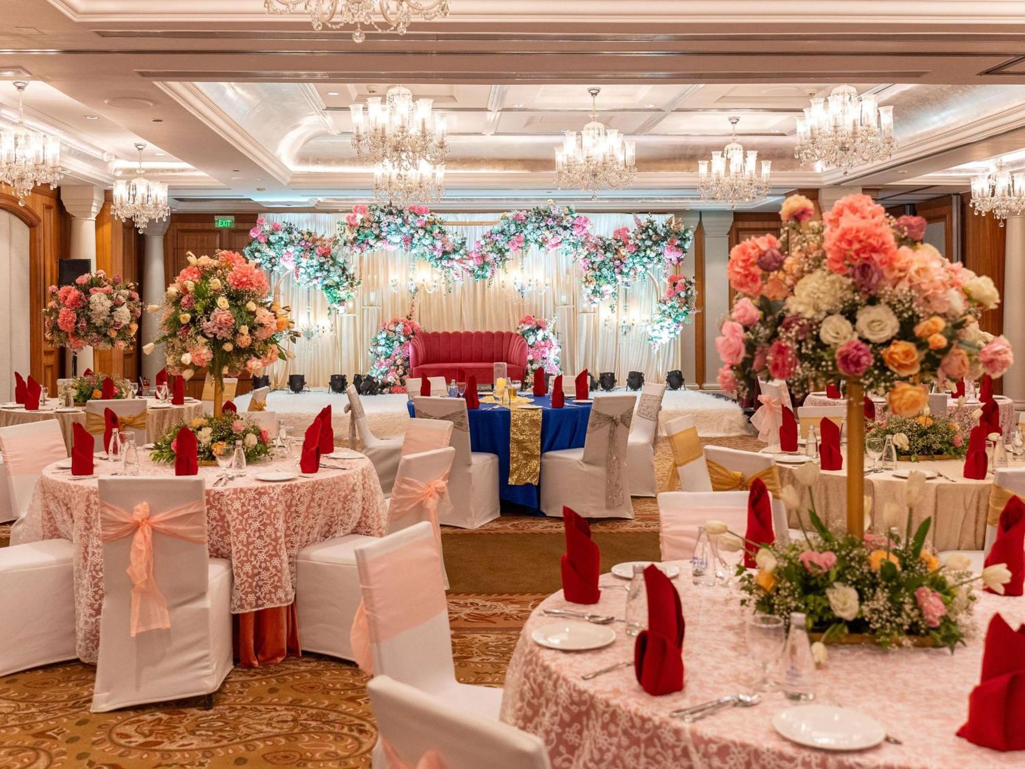 Hilton Mumbai International Airport Hotel Exterior foto A wedding reception at the Taj Bengal, Kolkata