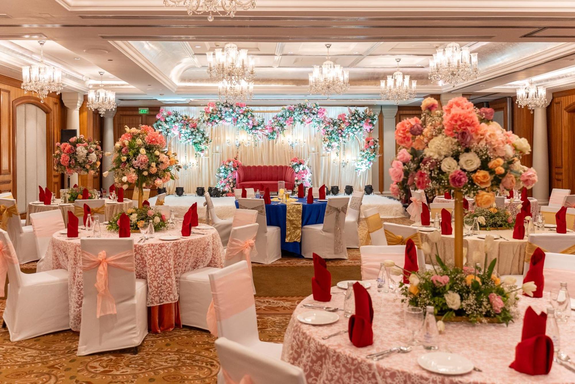 Hilton Mumbai International Airport Hotel Exterior foto A wedding reception at the Royal Thai Suite